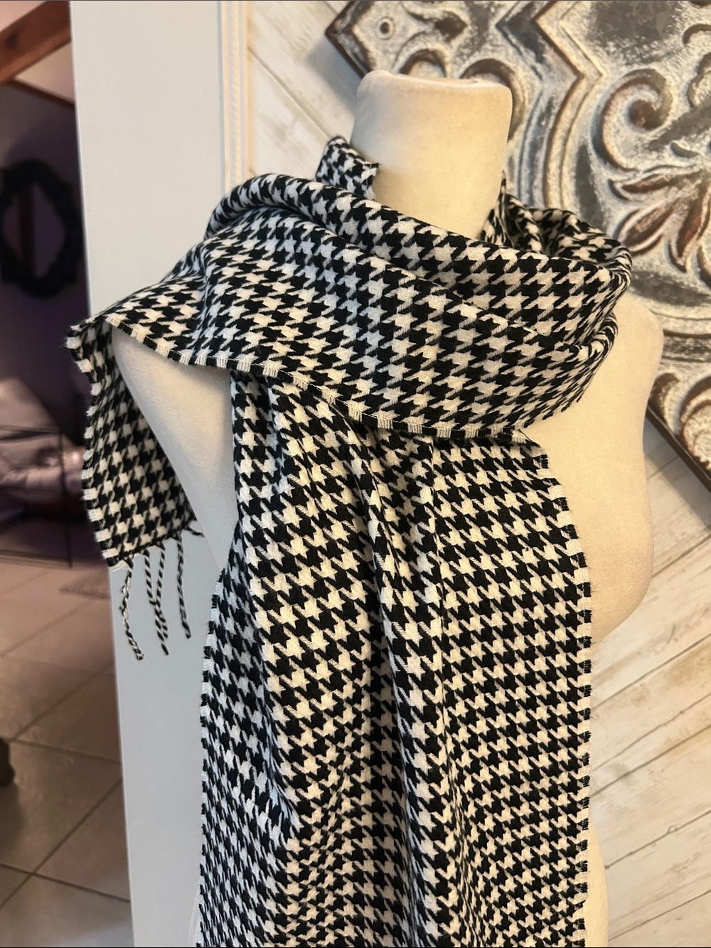 Black and white houndstooth fringed rectangular scarf
